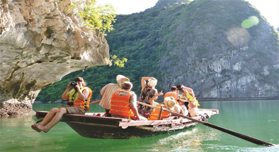 Full Day Ha Long Bay - Bai Tu Long Cruise