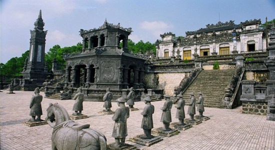 Vietnam Central Group Tour – Daily Tour