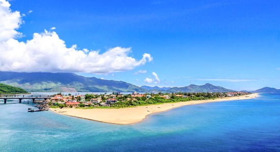Hue to Hoian via Lang Co beach - Hai Van Pass – Cham Museum – Marble Mountains.