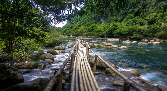 PHONG NHA CAVE AND MOOC SPRING TOUR