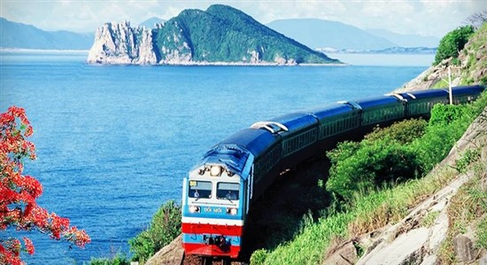 HUE – EXPLORE HOIAN BY TRAIN & CAR